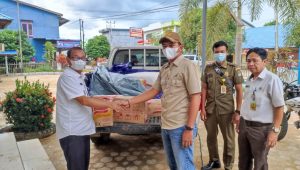 PT Arrtu Borneo Perkebunan Berikan Sembako Untuk Korban Banjir di Ketapang