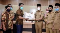 Wabup Serahkan 5.774 Kg Beras Paket Ramadan Untuk Masyarakat