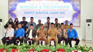 Hadiri Wisuda SMPIT Baitul Quran, Wabup Effendi: Bangga Titipkan Anak Kita Ke Pesantren