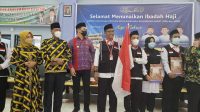Wabup Ketapang Antar Langsung Keberangkatan Calon Jemaah Haji di Batam