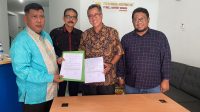 PT CMI Serahkan Bantuan Mobil Ambulans Kepada Pemkab Kayong Utara