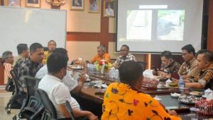 Sekda Ketapang Pimpin Rapat Penanganan Jalan dan Jembatan Rusak