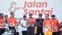 Wabup Ketapang Lepas Gerak Jalan Santai Jelang HUT Bhayangkara ke 76