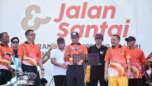 Wabup Ketapang Lepas Gerak Jalan Santai Jelang HUT Bhayangkara ke 76
