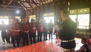 Sekda Lantik Pengurus Pakomo’an Dayak Kanayatn Sandai Group