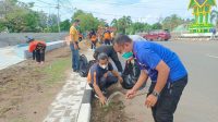 Sekda Ketapang Pimpin Gotong Royong Bersihkan Jalan