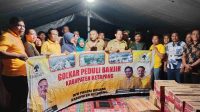 Ketua Partai Golkar Ketapang ke Lokasi Banjir Serahkan Bantuan