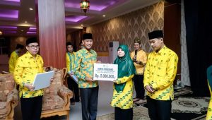 Wabup Serahkan Penghargaan Untuk Kafilah MTQ Ketapang