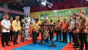 Bupati Tutup Pagelaran Seni dan Pameran Budaya Dayak Ke VIII se Ketapang