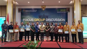 Lapas Ketapang Raih Piagam Penghargaan Sebagai Produsen Data Kategori Instansi Terbaik ke 2 Dalam Penyusunan Publikasi Ketapang Dalam Angka
