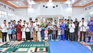 Sekda Ketapang Buka Puasa Bersama Anak Yatim dan Perkumpulan Lawang Kekayung