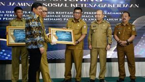 Pemkab Kayong Utara Raih Penghargaan Paritrana Award 2022