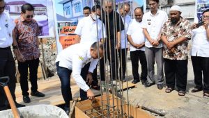 Sekda Ketapang Meletakkan Batu Pertama Dimulainya Pendirian Gedung Asrama WPK Bruderan FIC