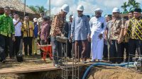 Program Ketapang Peduli, Wabup Letakan Baru Pertama Pembagunan Masjid Baiturahman Desa Baru