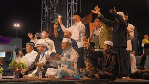 Bupati dan Wakil Bupati Hadir Di Tengah Ribuan Masyarakat Yang Padati Acara Kayong Utara Bersholawat