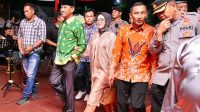 Kenaka Batik Khas Ketapang, Wabup Ketapang Hadiri Malam Ta’aruf Dan Kernaval Keriang Bandong Di Sanggau