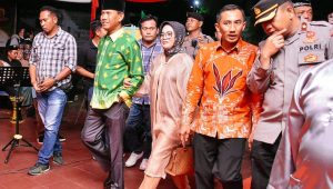 Kenaka Batik Khas Ketapang, Wabup Ketapang Hadiri Malam Ta’aruf Dan Kernaval Keriang Bandong Di Sanggau