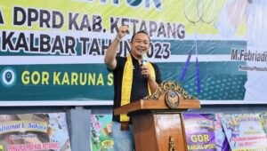 Buka Kejuaraan Badminton Piala Ketua DPRD Ketapang, Sekda : Membantu Pemerintah Mencari Bibit Berprestasi 