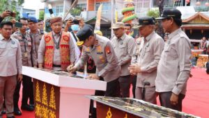 Kapolda Kalbar Hadiri Ritual Adat Napak Tilas Di Tugu Tolak Bala