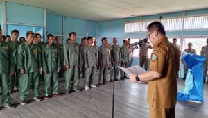 Pj. Bupati Kayong Utara Romi Wijaya Resmi Lantik 62 Orang Satlinmas Kecamatan Pulau Maya