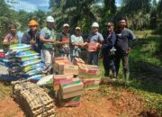 BGA Bantu Warga Sekitar Yang Kebunya Terdampak Banjir di Ketapang