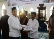 Awali Safari Ramadhan 1445H, Pemkab Ketapang Serahkan Bantuan Beras