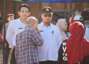 Staff Ahli Bupati Ketapang Tinjau Langsung Operasi Pasar Terkait Pengendalian Inflasi Jelang Idul Fitri 1445H/2024M