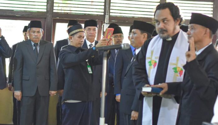 Kompak, Bupati Dan Wakil Bupati Ketapang Lantik Penjabat Di Kecamatan Marau