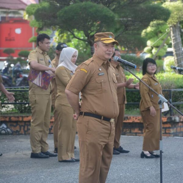 Sekda Ketapang Jelaskan Kedisiplinan Saat Pimpin Apel Pagi