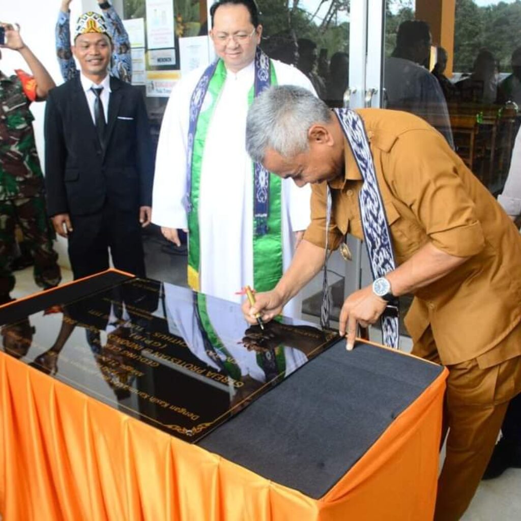 Bupati Ketapang Resmikan Gedung Gereja GBIP Jemaat Ichthus Tumbang Titi