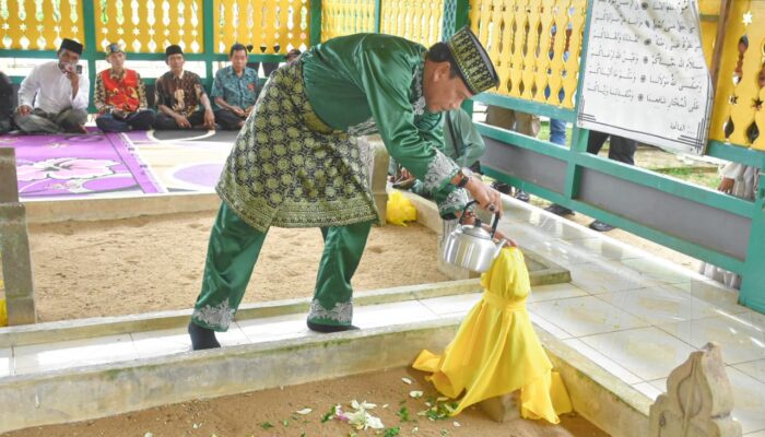 Wakil Bupati Ketapang Ziarah Ke Tempat Bersejarah Cagar Budaya Makam Pangeran Iranata