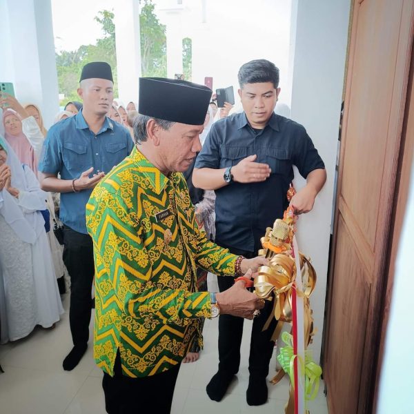 Wabup Ketapang Meresmikan Masjid An- Nur Dan TPA Addurulmunawarah Sei Laur