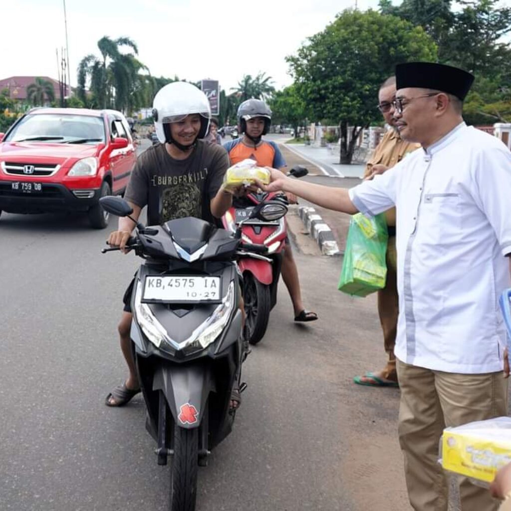 Berkah Ramadhan, DPRD Ketapang Berbagi Takjil