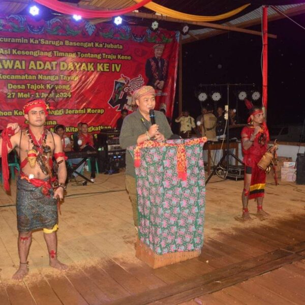 Sempat Diguyur Hujan, Sekda Ketapang Resmi Tutup Pekan Gawai Dayak Ke-IV Kecamatan Nanga Tayap