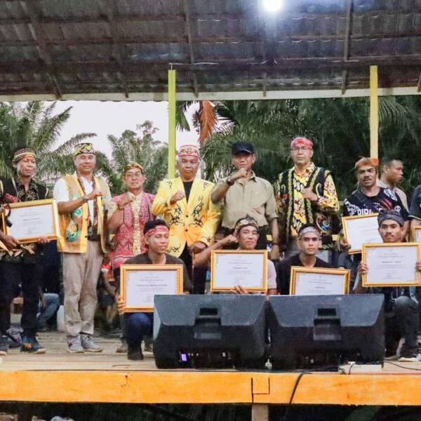 Bupati Dan Wabup Ketapang Dianugerahi Gelar Adat Saat Hadiri Acara Kanjan Serayon Di Desa Serangkah Tumbang Titi