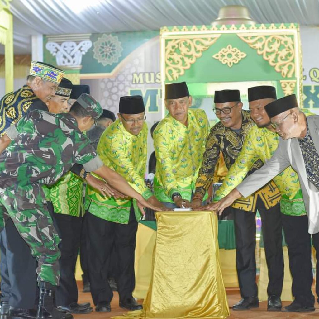 Ditandai Tabuh Bedug Dan Serine, Wabup Ketapang Buka MTQ XXXII Di Nanga Tayap