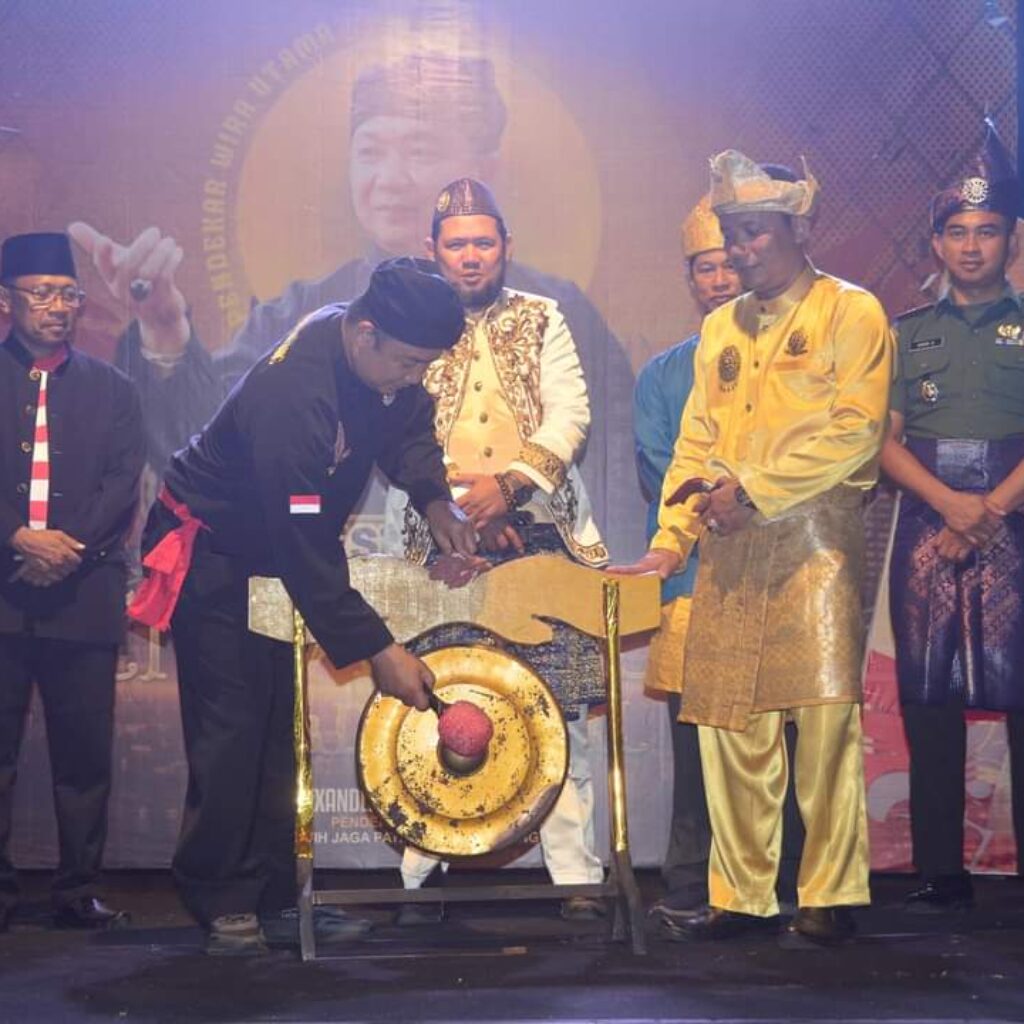 Ditandai Pemukulan Gong, Sekda Ketapang Buka Festival Pencat Silat Tradisional Tahun 2024