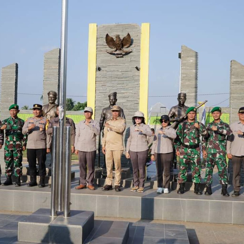 Bupati Ketapang Jadi Instruktur Upacara Militer Tugu Juang Tumbang Titi