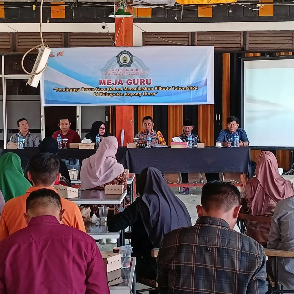 Ikatan Keluarga Alumni Universitas PGRI Pontianak Menyelenggarakan Meja Guru Dengan tema “Pentingnya Peran Guru Dalam Mensukseskan Pilkada Tahun 2024