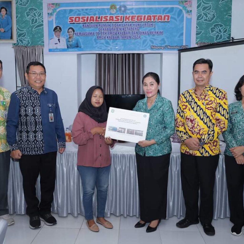 Mewakili Bupati, Asisten I Setda Hadiri Penyerahan Bantuan Program Rumah Tidak Layak Huni Di Kabupaten Ketapang