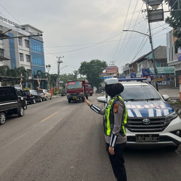 Satgas Kamtibcartlantas Polres Muara Enim Gelar Patroli Dan Pengaturan Lalu Lintas Di Kantor Kpu, Bawaslu, Dan Gudang Logistik