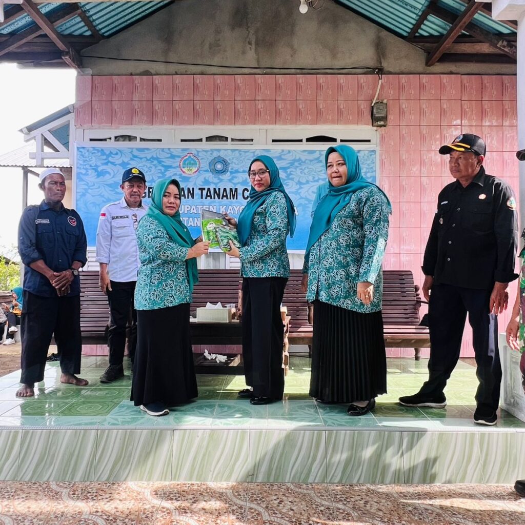 Ketua TP PKK Kabupaten Kayong Utara Ajak Masyarakat Menanam Cabe