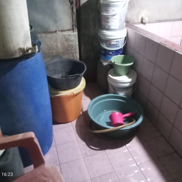 Warga desa lingga Lorong Cermin keluhkan Air PDAM mengalir kecil bahkan sudah beberapa minggu tidak mengalir,