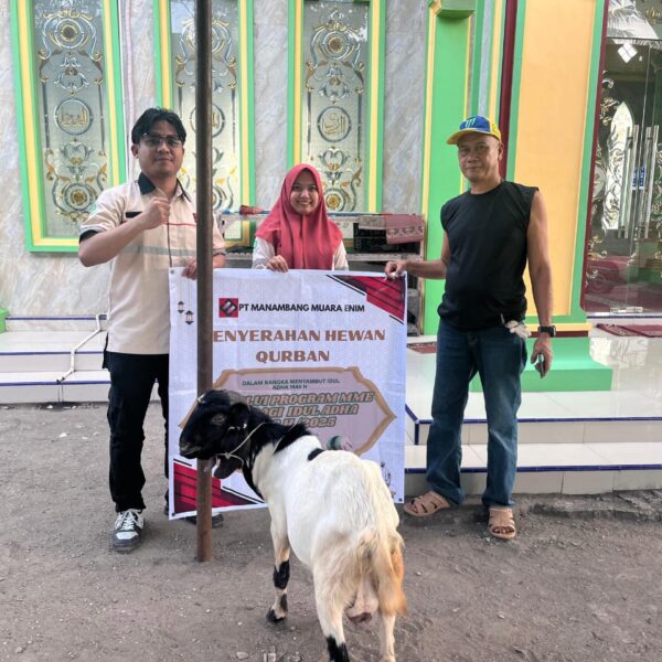 Momen Idul Adha PT Manambang Muara Enim (PT MME) menyalurkan hewan qurban