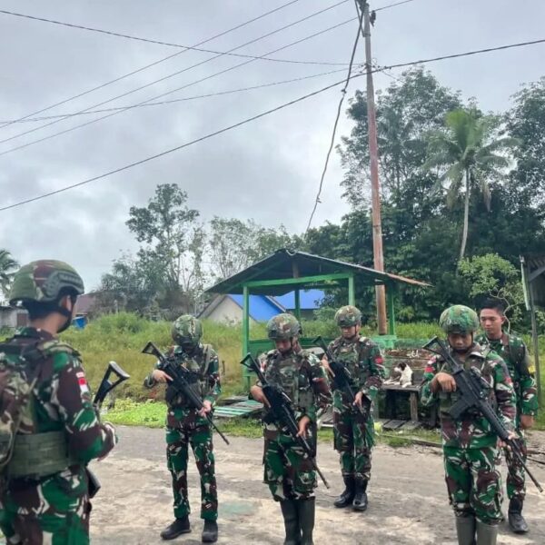 Bukti Nyata Patroli Satgas Yonif 141/AYJP Berikan Pertolongan Medis Ke Masyarakat