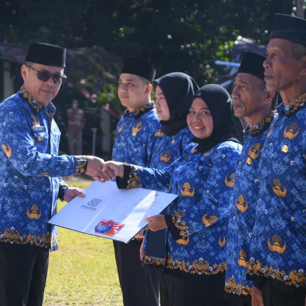 Bupati Romi Wijaya Serahkan SK kepada 924 ASN Baru: Ini Adalah Pengabdian, Bukan Sekadar Jabatan