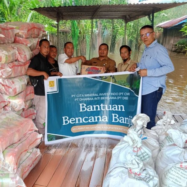 Tim CSR perusahaan menyerahkan bantuan 1.500 Paket Sembako Ke Perwakilan Kecamatan Sandai