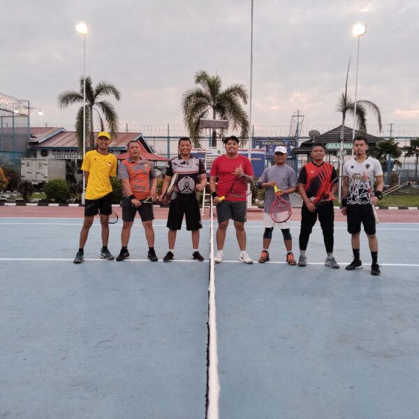 Pegawai Lapas Muara Enim Unjuk Skill di Lapangan Tenis
