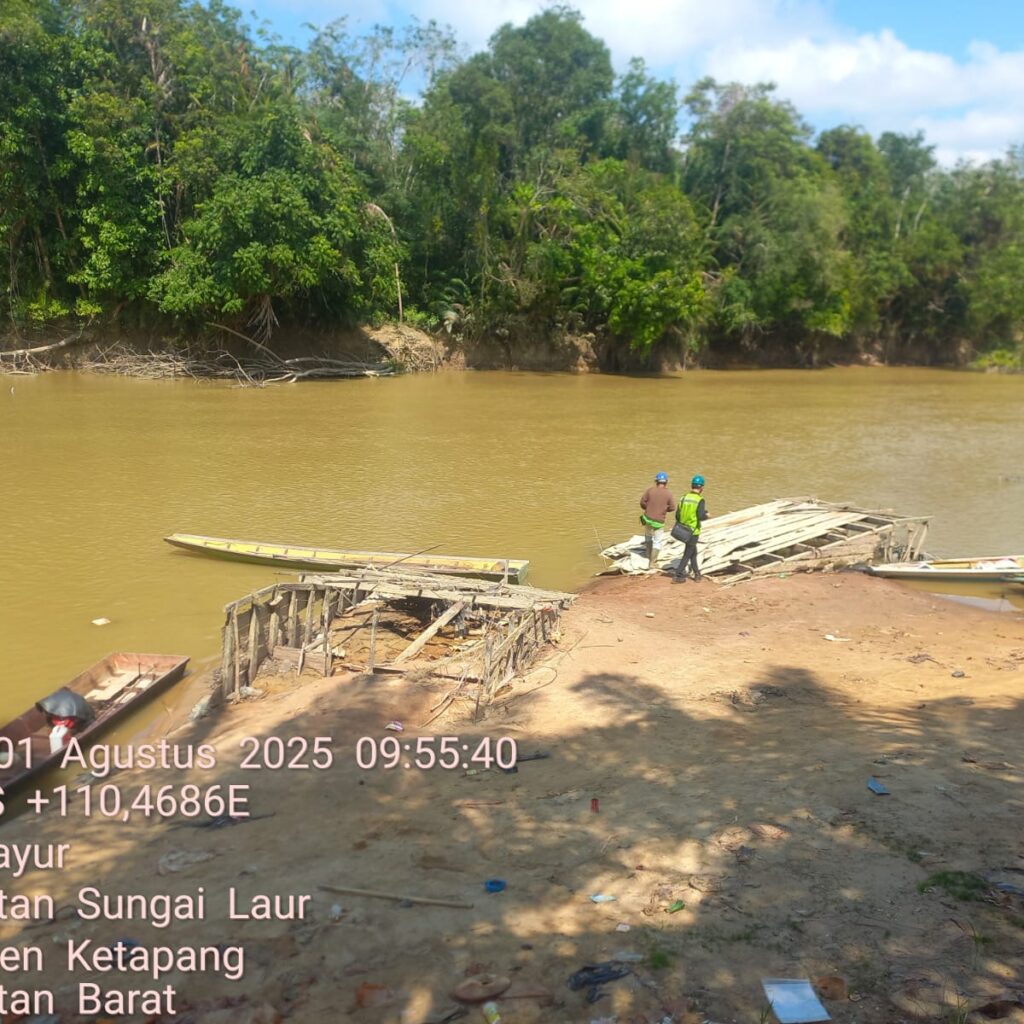 SUNGAI TERCEMAR, WARGA DESA TELUK BAYUR TERANCAM, PERLU TINDAKAN TEGAS ATASI LIMBAH PETI DAN PERUSAHAAN SAWIT