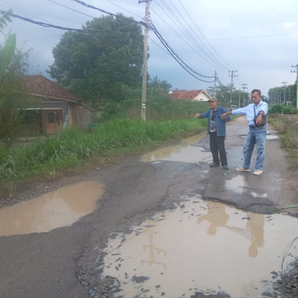 Memperihatinkan..!! Warga Keluhkan Jalan Rusak Penghubung Antar 2 Kabupaten Antara Tulang Bawang, Dan Tulang Bawang Barat.